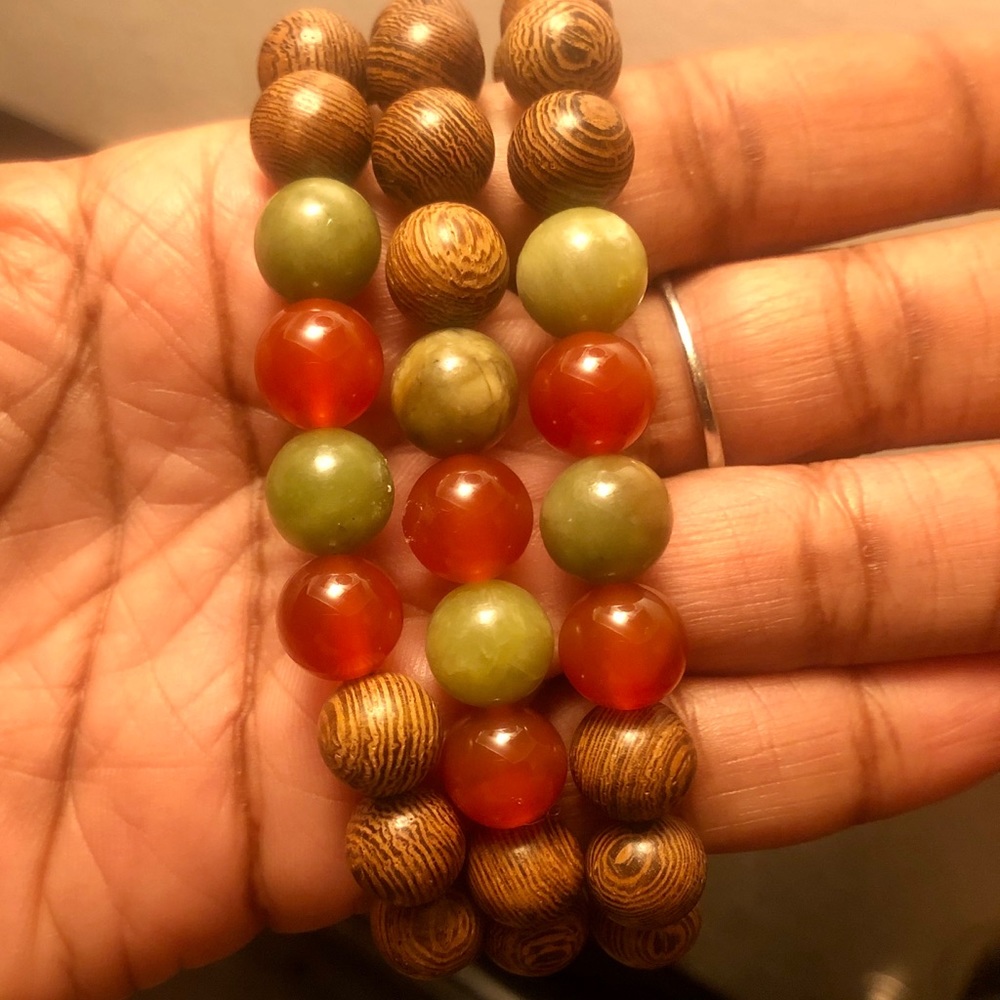 Red and Green Agate and wood bracelet